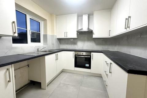 2 bedroom flat to rent, Kilberry Close, Isleworth