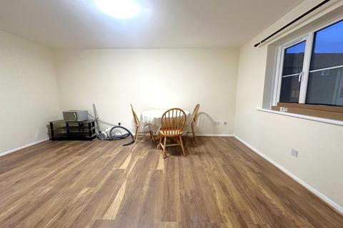 2 bedroom flat to rent, Kilberry Close, Isleworth
