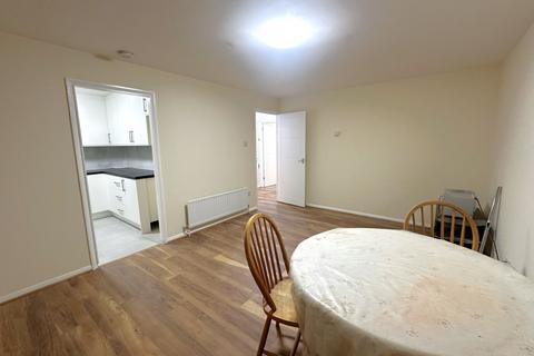 2 bedroom flat to rent, Kilberry Close, Isleworth