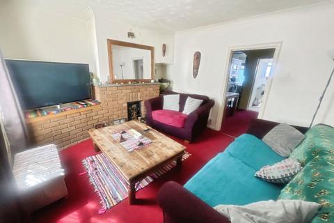 2 bedroom semi-detached house to rent, Sutton Road, Kidderminster