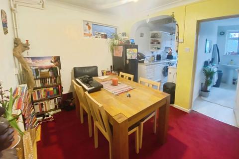 2 bedroom semi-detached house to rent, Sutton Road, Kidderminster