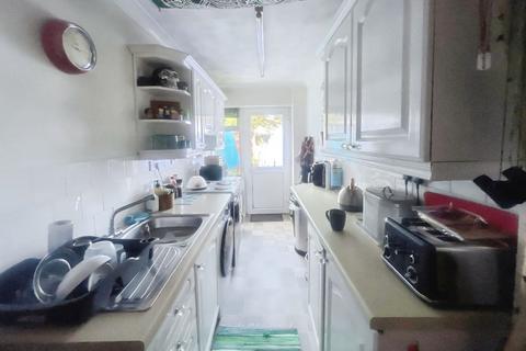 2 bedroom semi-detached house to rent, Sutton Road, Kidderminster