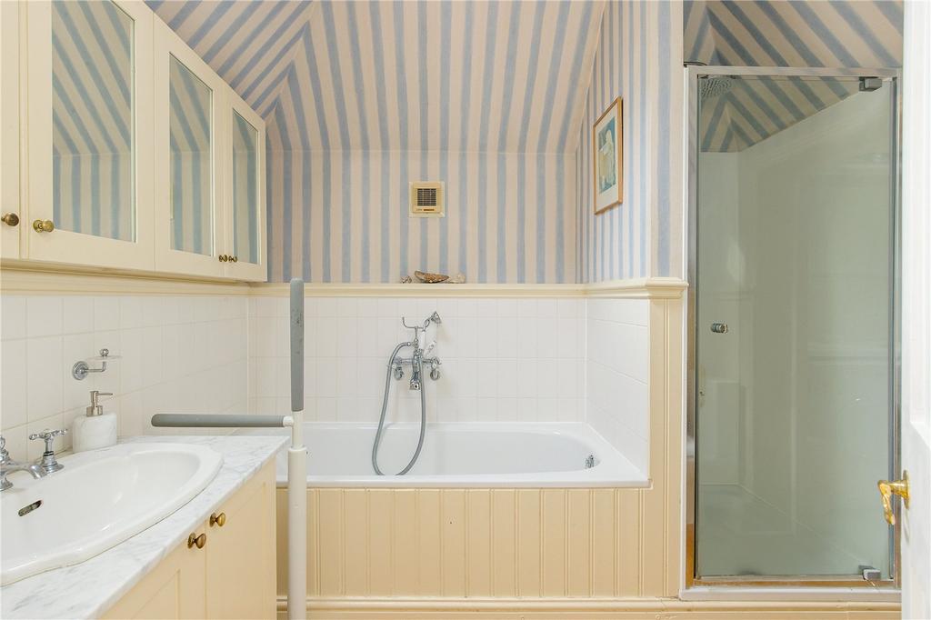 Ground Bathroom