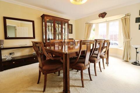 5 bedroom detached house for sale, Oak View Gardens, Langley