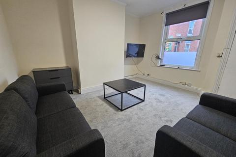 2 bedroom house to rent, Thornville Street, Leeds LS6