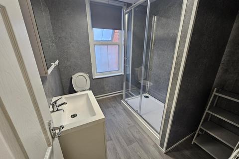 2 bedroom house to rent, Thornville Street, Leeds LS6