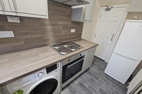 2 bedroom house to rent, Thornville Street, Leeds LS6