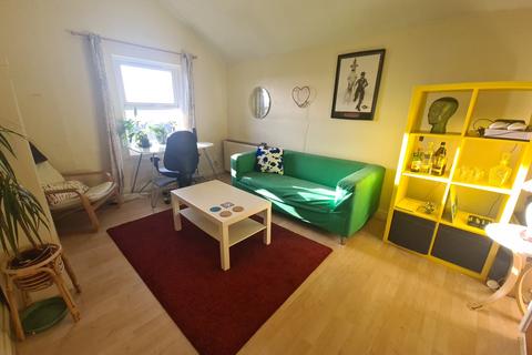 1 bedroom flat to rent, Moorland Road, Leeds LS6
