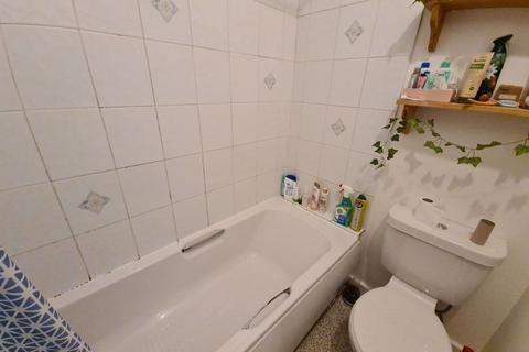 1 bedroom flat to rent, Moorland Road, Leeds LS6