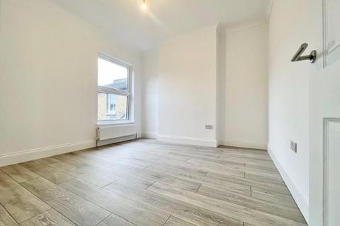 2 bedroom apartment to rent, Agnew Road, SE23