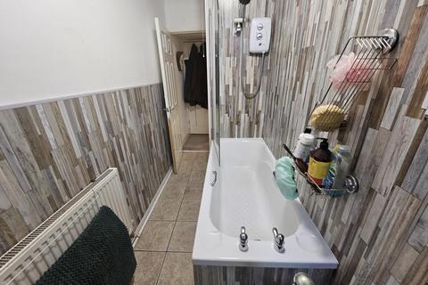 1 bedroom flat to rent, D Holly Bank, Leeds LS6