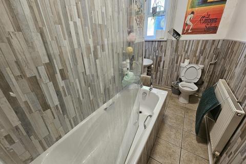 1 bedroom flat to rent, D Holly Bank, Leeds LS6
