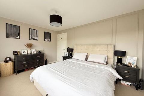 2 bedroom flat for sale, London Road, High Wycombe HP11