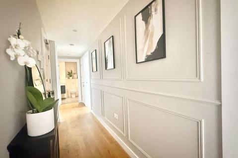 2 bedroom flat for sale, London Road, High Wycombe HP11