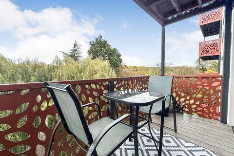 2 bedroom flat for sale, London Road, High Wycombe HP11
