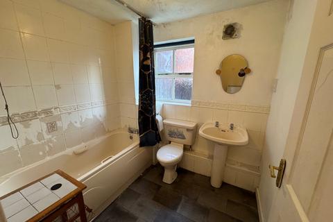 1 bedroom apartment for sale, Heron Street, Hulme, Manchester. M15 5PR