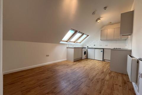 4 bedroom apartment to rent, Beverley Way, London SW20
