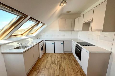 4 bedroom apartment to rent, Beverley Way, London SW20
