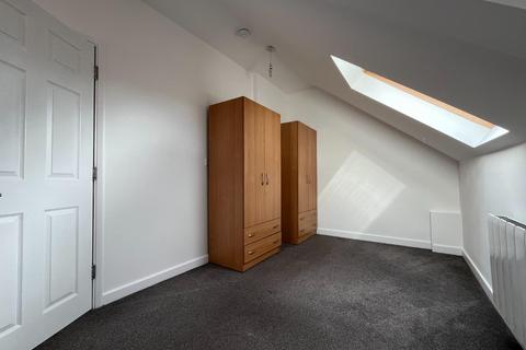 4 bedroom apartment to rent, Beverley Way, London SW20