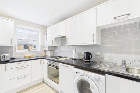 2 bedroom apartment to rent, Dovecote Gardens