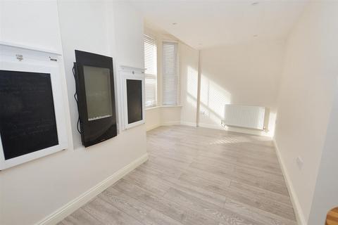 2 bedroom flat for sale, Surrey Street, Cromer