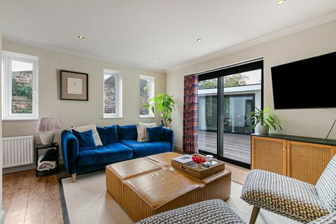 undefined, Elizabeth Gardens, Sunbury-on-Thames, Surrey, TW16