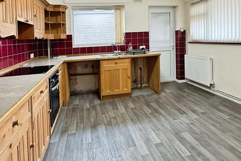 3 bedroom semi-detached house for sale, Coombe Rise, Oadby, LE2