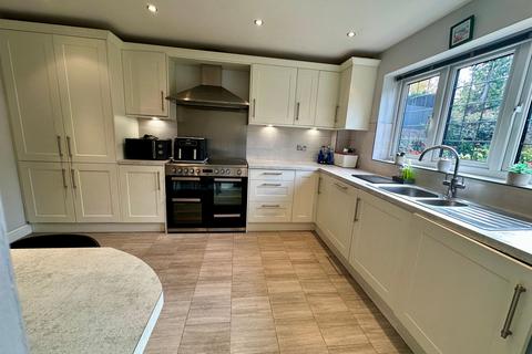 4 bedroom detached house for sale, Paget Drive, Billericay CM12