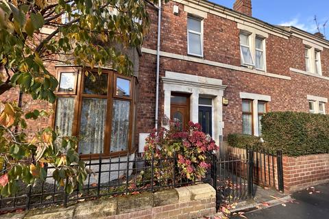 2 bedroom ground floor flat for sale, Villa Place, Bensham, Gateshead, Tyne and Wear, NE8 1RY