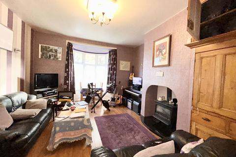 2 bedroom ground floor flat for sale, Villa Place, Bensham, Gateshead, Tyne and Wear, NE8 1RY