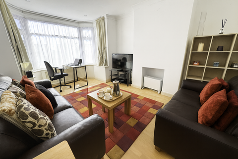 3 bedroom terraced house for sale, Crawley Green Road, Luton LU2