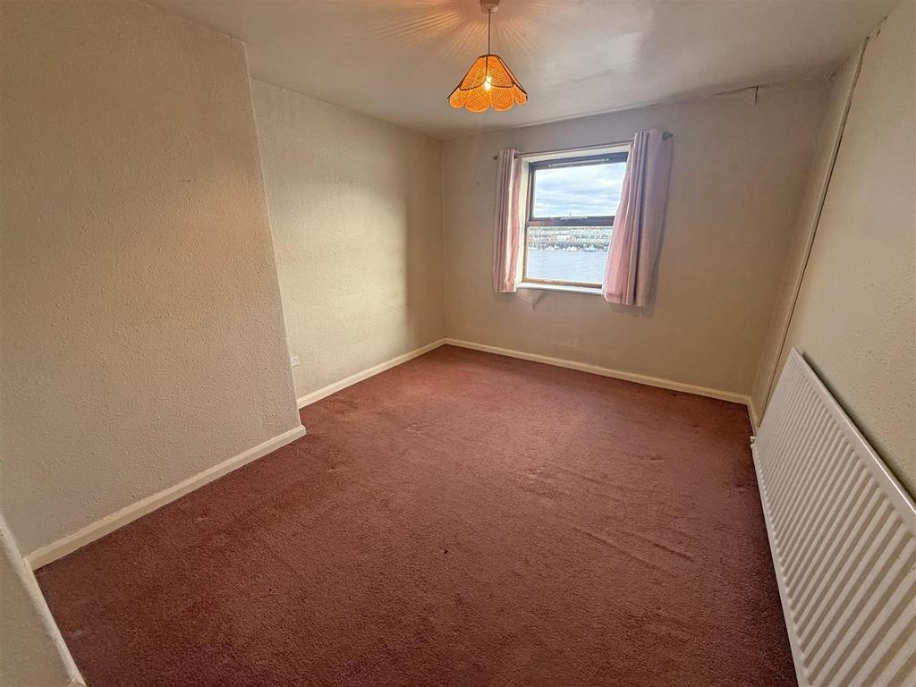 Bedroom 1.jpg