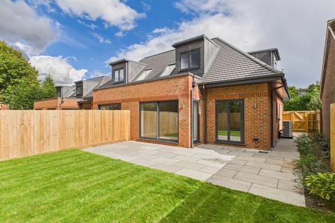 4 bedroom semi-detached house for sale, Redheath Close, Watford, WD25