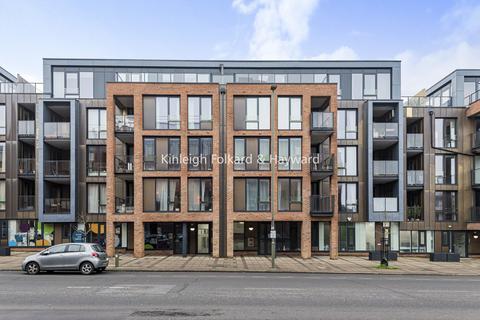 High Road, London, N12