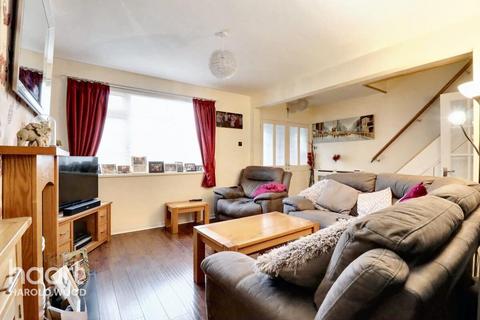 10 Gleneagles Close, Romford, RM3 0RU