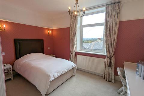 4 bedroom end of terrace house for sale, Willow View, Sowerby Bridge HX6