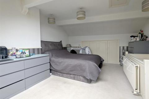 4 bedroom end of terrace house for sale, Willow View, Sowerby Bridge HX6