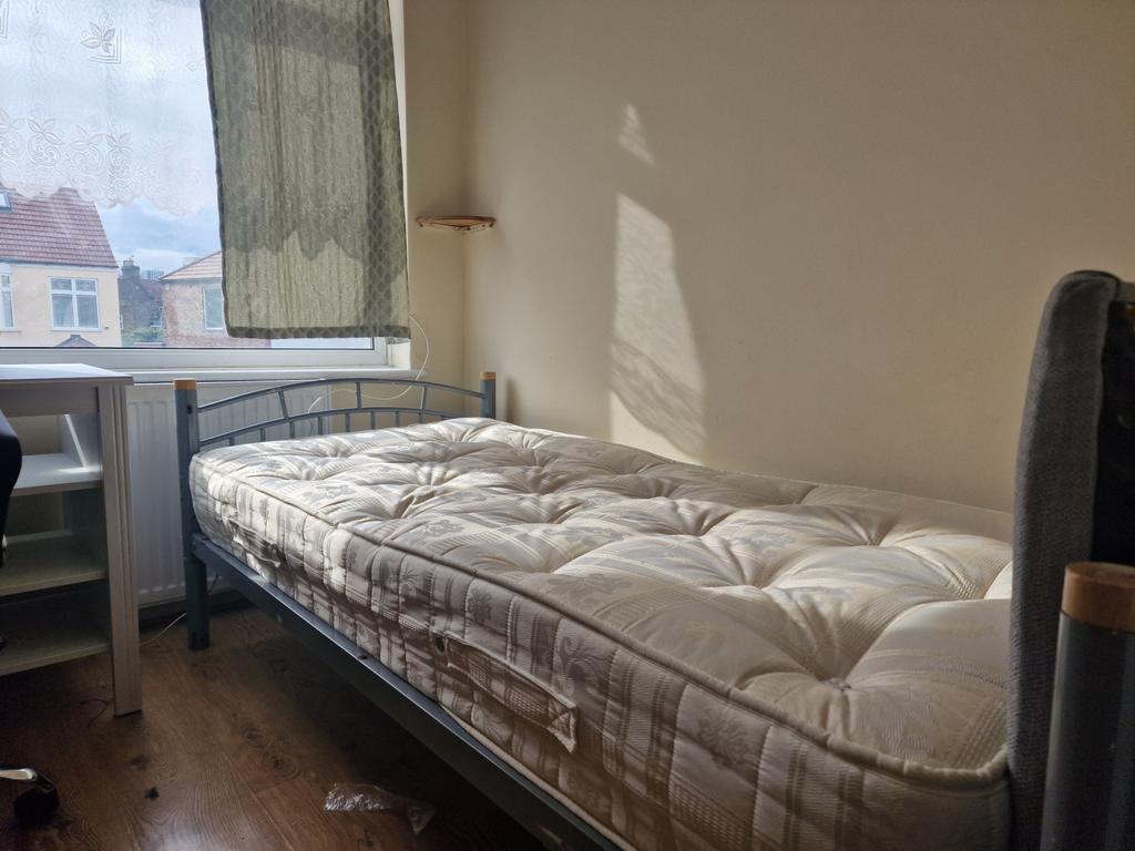 Single Room to Let in Shared House Edmonton N18 N