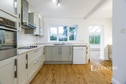 4 bedroom house to rent, Sorbie Close, Weybridge, KT13