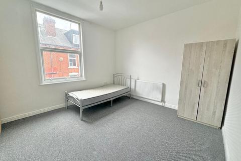 4 bedroom terraced house to rent, Bertrand Street, Leeds, West Yorkshire, LS11