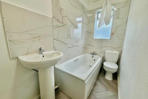 4 bedroom terraced house to rent, Bertrand Street, Leeds, West Yorkshire, LS11