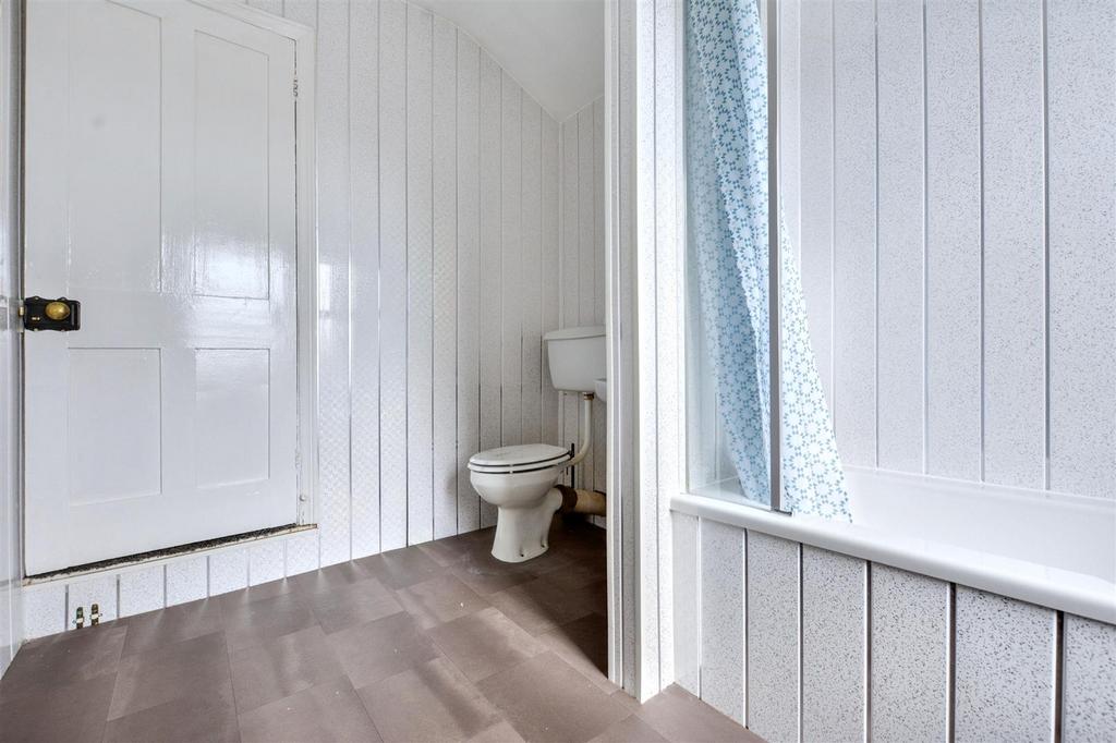 Bathroom 2.jpeg