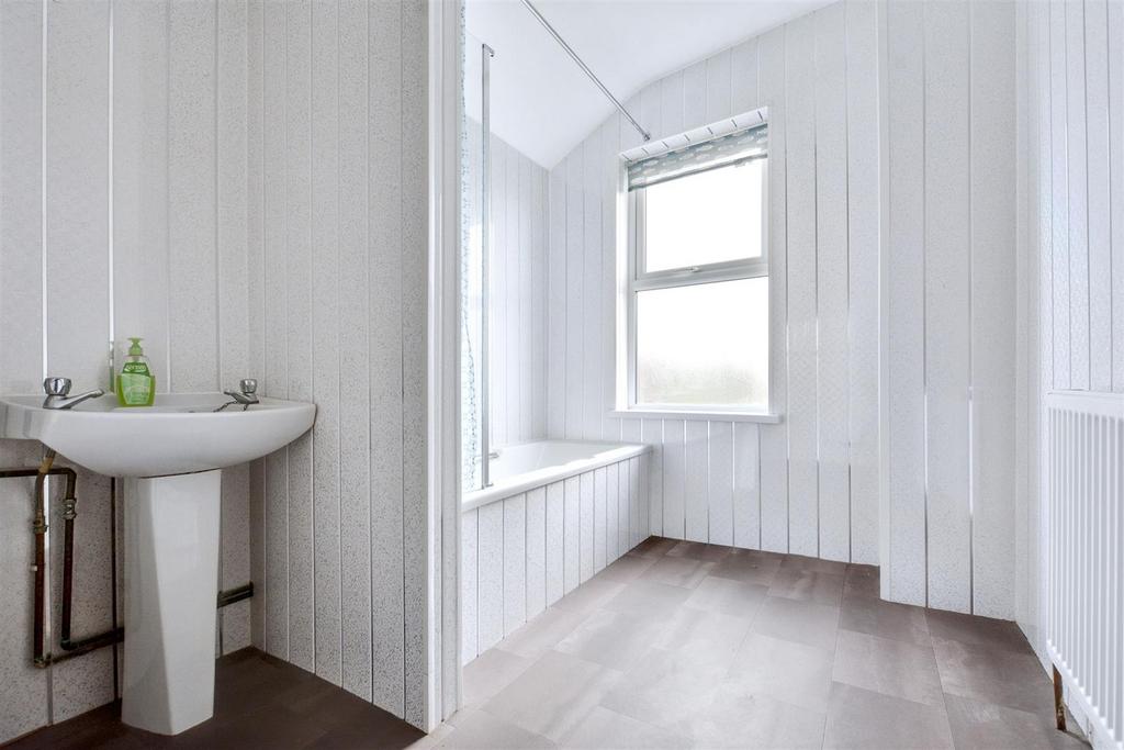 Bathroom 1.jpeg