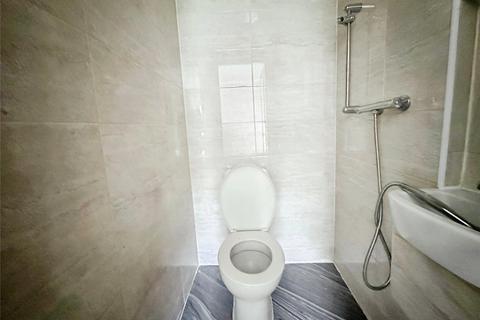 1 bedroom in a house share to rent, Eton Avenue, Hounslow TW5