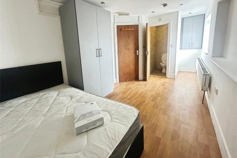 1 bedroom in a house share to rent, Eton Avenue, Hounslow TW5