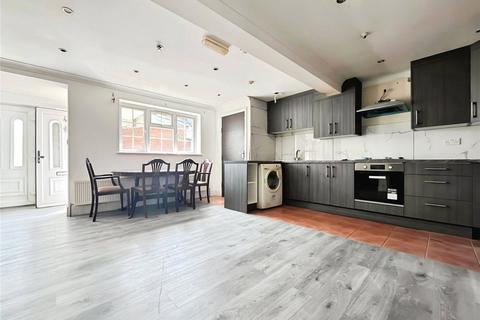 1 bedroom in a house share to rent, Eton Avenue, Hounslow TW5