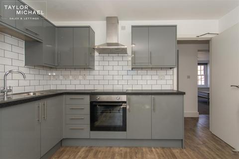 5 bedroom flat to rent, Melville Road, Hove