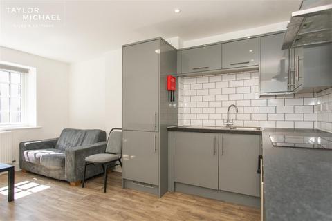 5 bedroom flat to rent, Melville Road, Hove