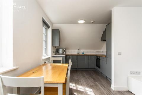 4 bedroom flat to rent, Melville Road, Hove