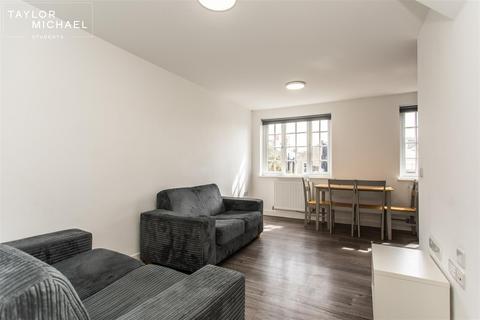 4 bedroom flat to rent, Melville Road, Hove